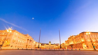 Noel zamanı sırasında Trieste Meydanı