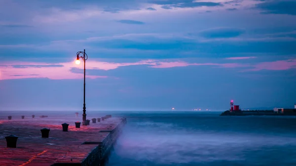 Giornata ventosa nella città di Trieste — Foto Stock