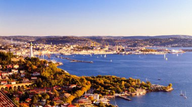 Akşam sonra kaydın Tri Körfez Barcolana regatta