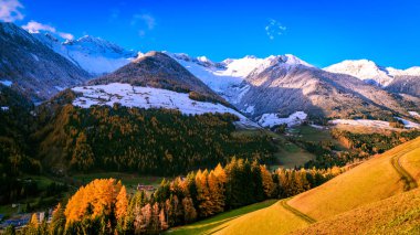 Valle Aurina içinde renkli günbatımı