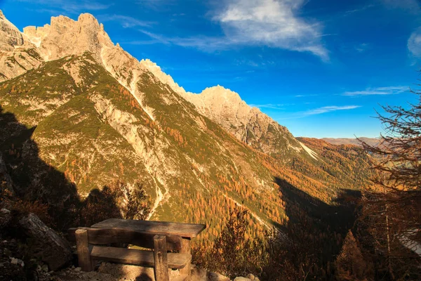 Senderismo de otoño en el valle alpino de Pusteria —  Fotos de Stock