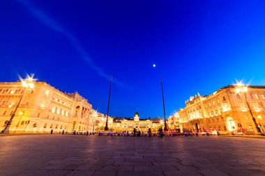Noel zamanı sırasında Trieste Meydanı