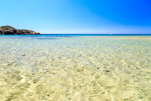 La playa de Chia su Giudeu, Cerdeña — Foto de Stock