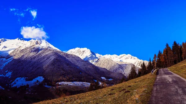 Tramonto colorato nella Valle Aurina — Foto Stock