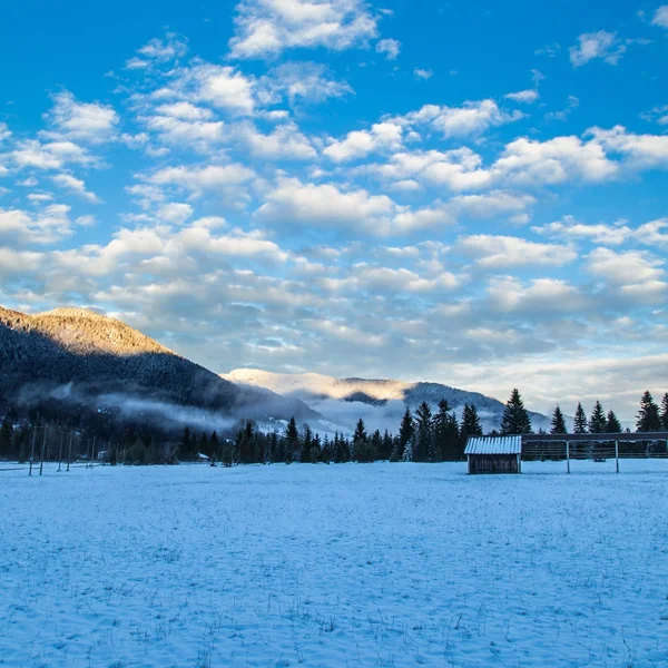 Zonsondergang na de eerste sneeuwval — Stockfoto