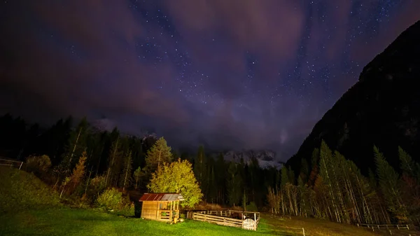Autumn night in the alpine valley — Stock Photo, Image