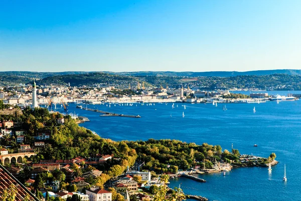 Akşam sonra kaydın Tri Körfez Barcolana regatta