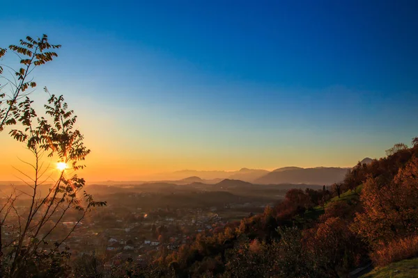 Colorful autumn sunset in the italian countryside — Stock Photo, Image