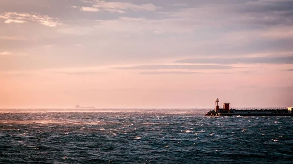 Blåsig dag i staden Trieste — Stockfoto