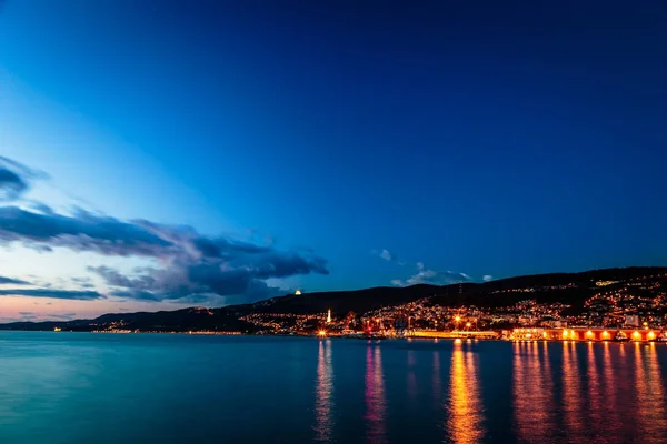 Slottet och fyren av Trieste — Stockfoto