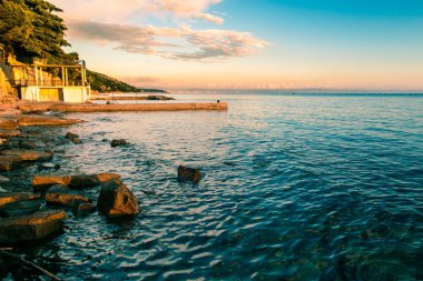 Denizde, Trieste günbatımı