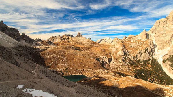 秋の高山プステリーア渓谷でのトレッキング — ストック写真