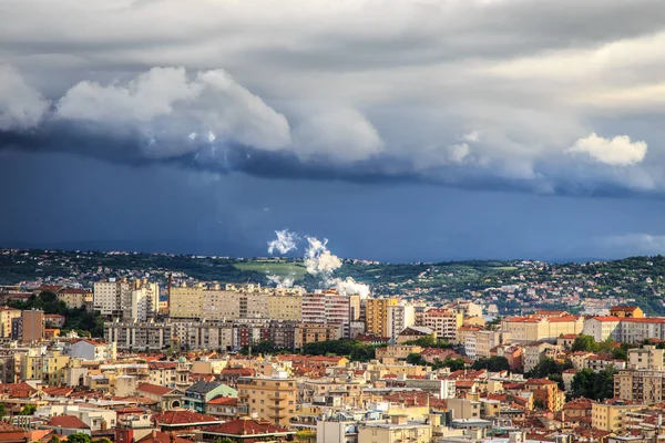Trieste şehir üzerinde fırtına — Stok fotoğraf