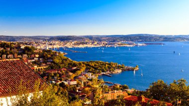 Akşam sonra kaydın Tri Körfez Barcolana regatta