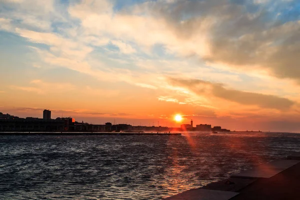 Blåsig dag i staden Trieste — Stockfoto