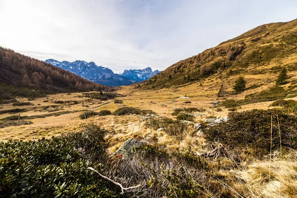 Autumn morning in the alps — Stock Photo, Image