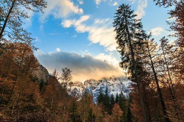 Herfst avond in de Italiaanse Alpen — Stockfoto