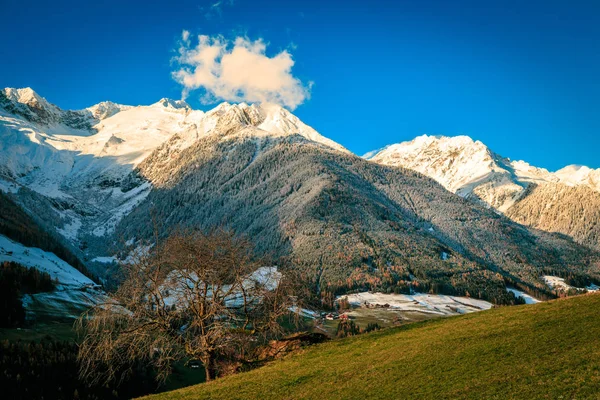 Valle Aurina içinde renkli günbatımı — Stok fotoğraf