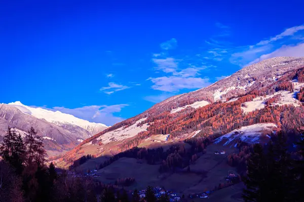 Tramonto colorato nella Valle Aurina — Foto Stock