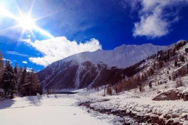 İtalyan Alpleri'nde Neves Gölü