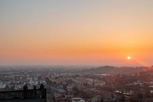 Puesta de sol colorida en Bérgamo — Foto de Stock