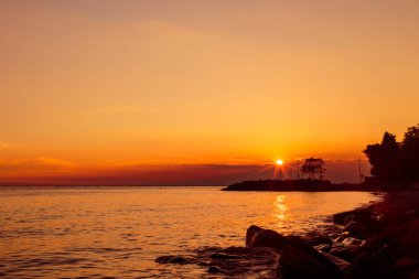 Denizde, Trieste günbatımı