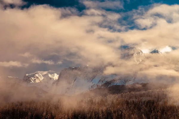 冬の日に霧で覆われてマンガート — ストック写真