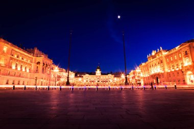 Noel zamanı sırasında Trieste Meydanı