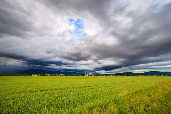 Evening storm over the medieval village — Stock Photo, Image