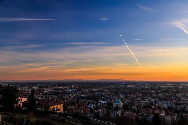Colorful sunset in Bergamo — Stock Photo, Image
