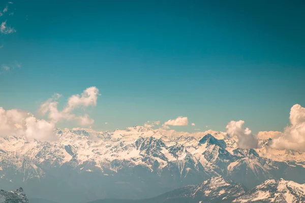 Sunny day on the ski slopes of Cervinia — Stock Photo, Image