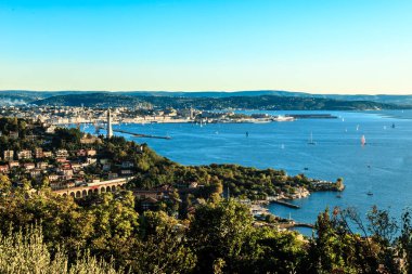 Akşam sonra kaydın Tri Körfez Barcolana regatta