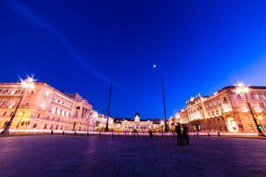 Noel zamanı sırasında Trieste Meydanı
