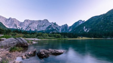 Fusine, İtalya'nın göl günbatımı
