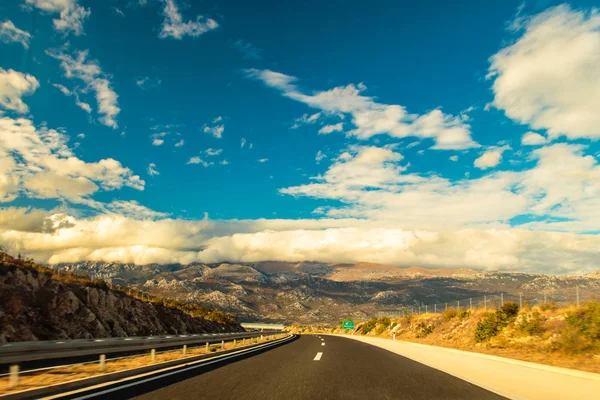 Highway climbin the mountains of Croatia — Stock Photo, Image