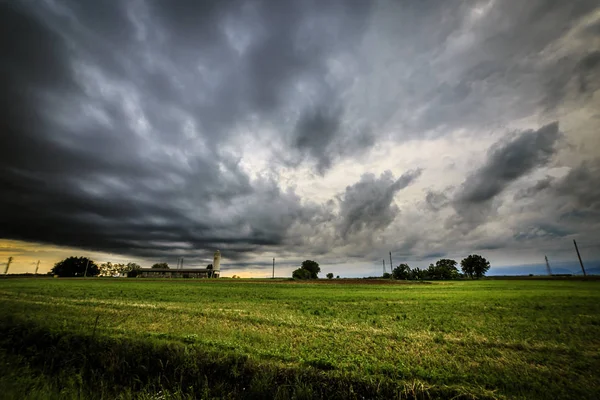 Burza na polach — Zdjęcie stockowe