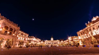 Noel zamanı sırasında Trieste Meydanı