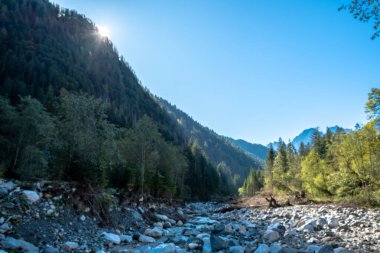 Renkli bir sonbahar gününde Carnic Alpleri