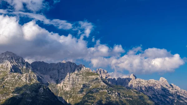 Die montasio-gruppe in den julianischen alpen — Stockfoto