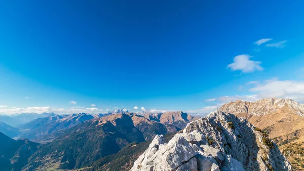 Sunny autumn day at the mount Salinchiet in the italian alps — Stock Photo, Image