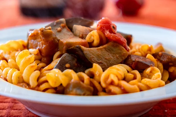 Pasta Alla norma, tradiční pokrm z italských potravinářských tradic — Stock fotografie