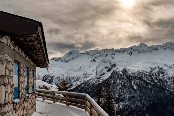 Início do dia de inverno em Sella Nevea — Fotografia de Stock