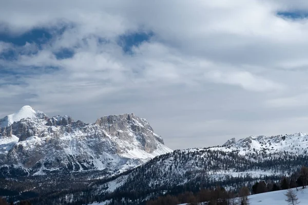 Dolomitas italianas prontas para a temporada de inverno — Fotografia de Stock