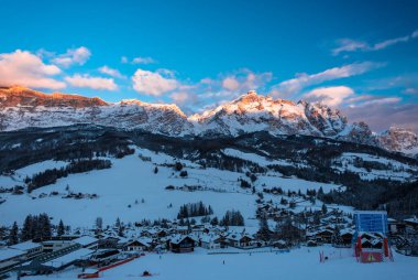 İtalyan Alpleri'nde kış günbatımı