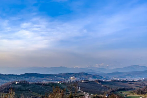 Tramonto primaverile nei vigneti del Collio Friulano — Foto Stock