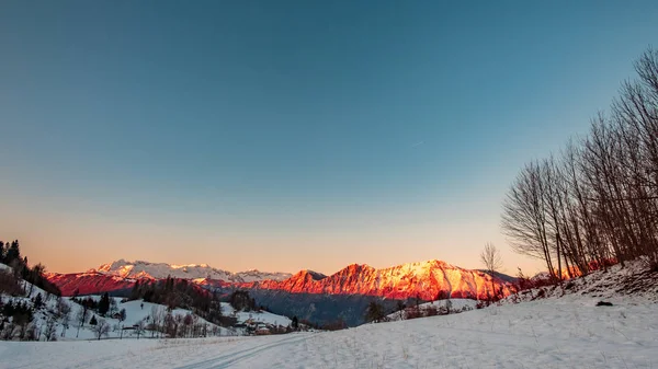 Wintersonnenuntergang in den Julischen Alpen — Stockfoto