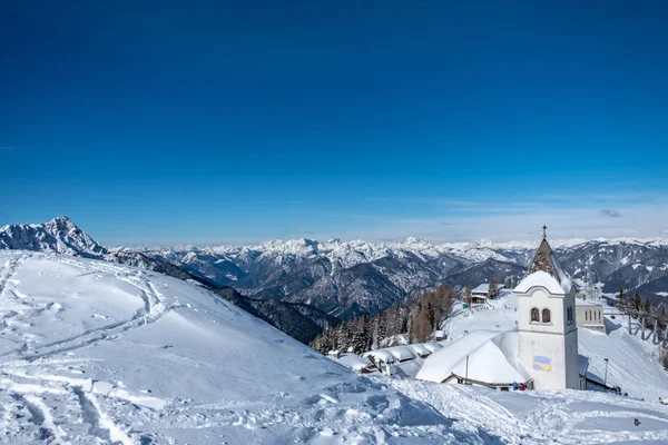 Le sanctuaire de Lussari dans une journée d'hiver — Photo