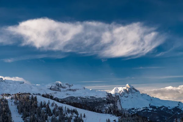 Puesta de sol de invierno en los Alpes italianos — Foto de Stock