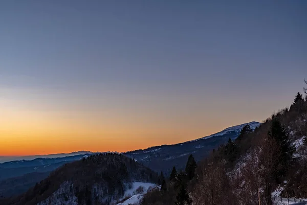 Sonnenuntergang Den Hügeln Zwischen Slowenien Und Italien Einem Eisigen Wintertag — Stockfoto