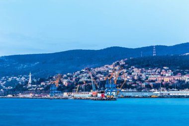 Trieste körfezinde kış akşamı